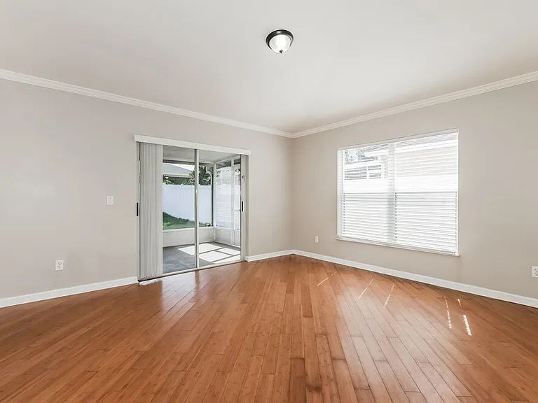 25213 Hyde Park Blvd — Photo 7