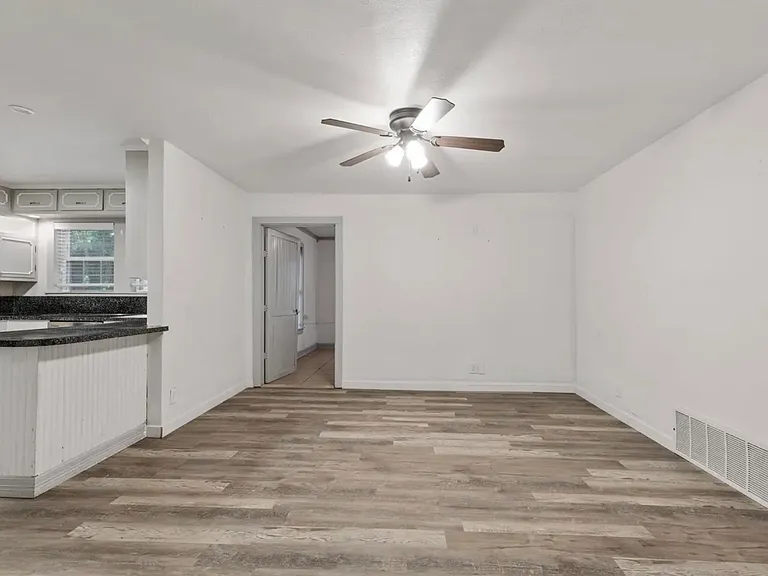 1221 N Neblett St — Photo 13