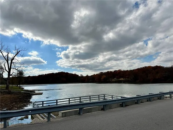 2409 Cherry Dr, Oak Grove, MO 64075