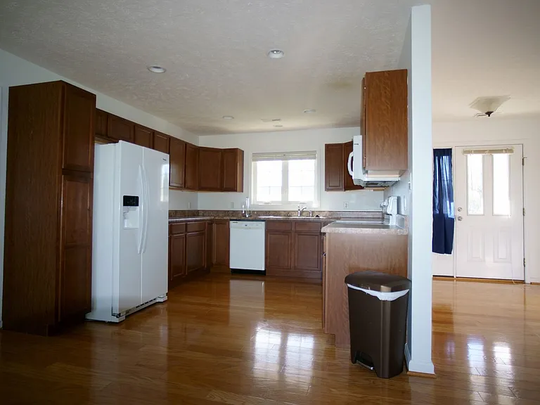 175 Kays Dr — Photo 7