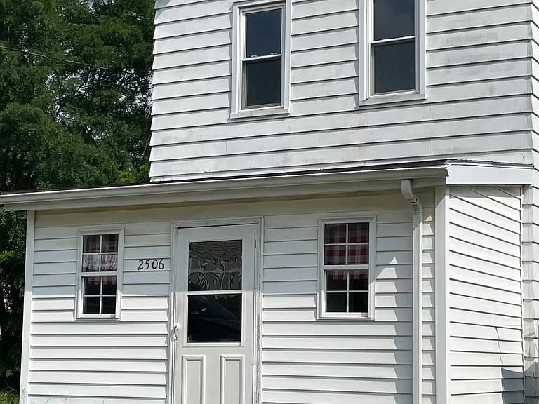 2506 Vancouver St — Photo 1