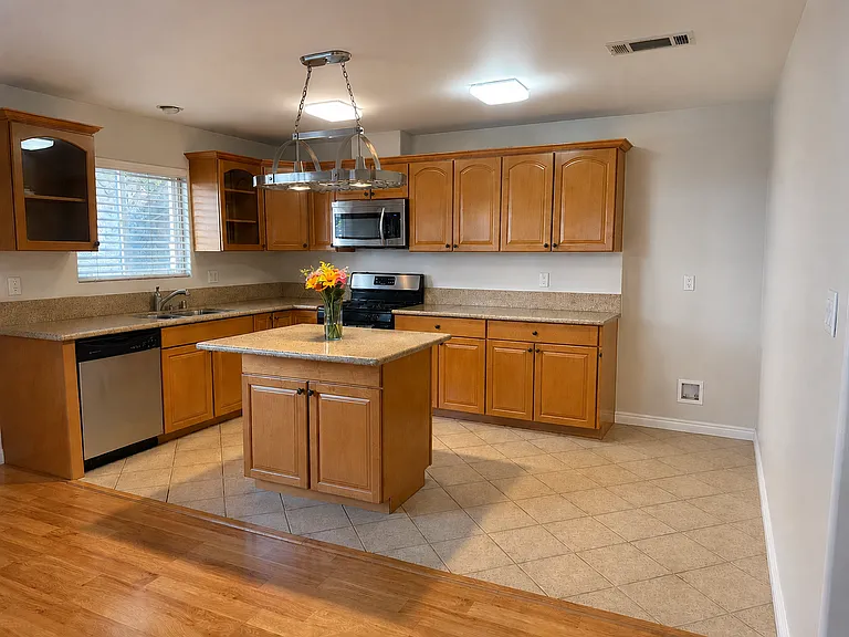 470 W 3rd St #470 — Photo 2