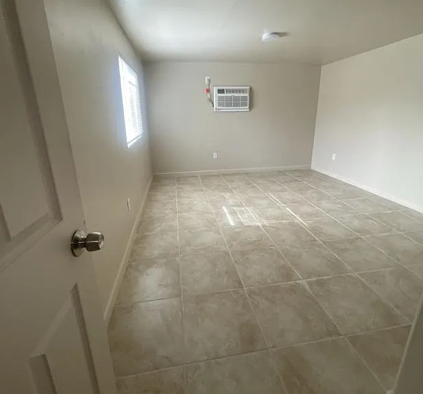 450 W Thurber Rd #6 — Photo 8