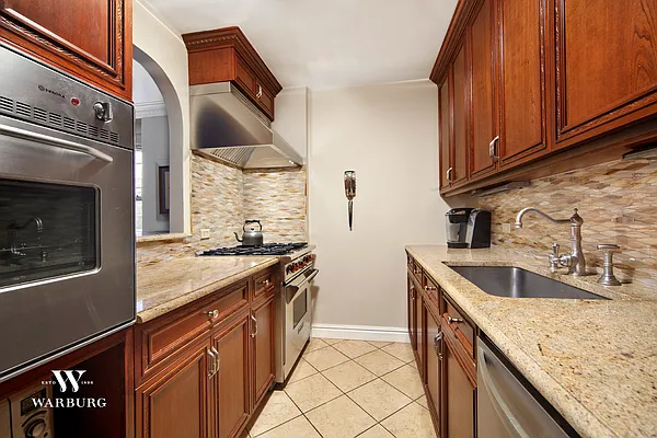 Sold by Warburg | media 4