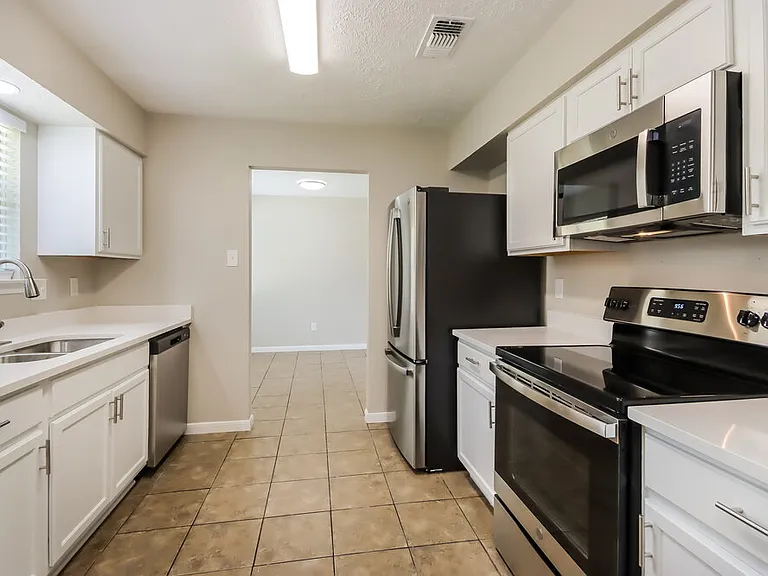 8514 Forest Point Dr — Photo 7