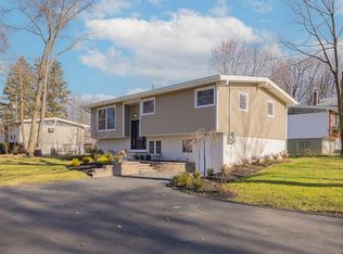 16 Smith Rd, Nanuet, NY 10954