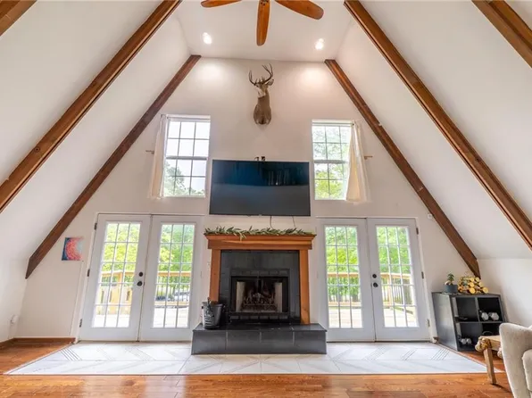 209 Lake Viking Ter, Gallatin, MO 64640