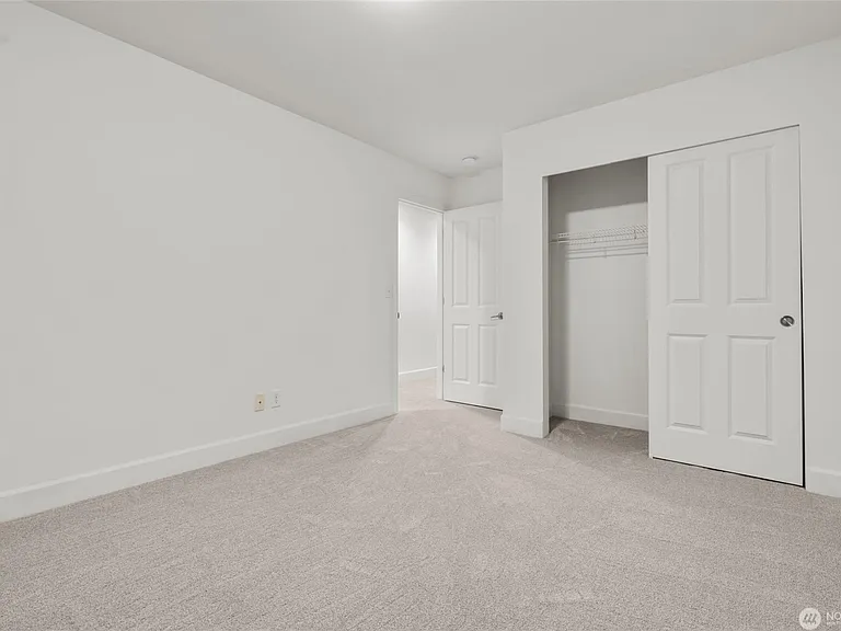 4518 NE 2nd Ct — Photo 18