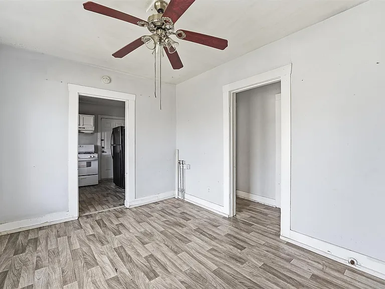 2420 Stevens St — Photo 6