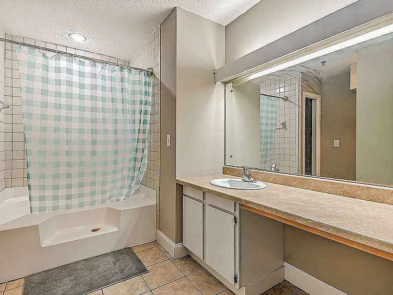 109 Beechnut St #7 — Photo 15