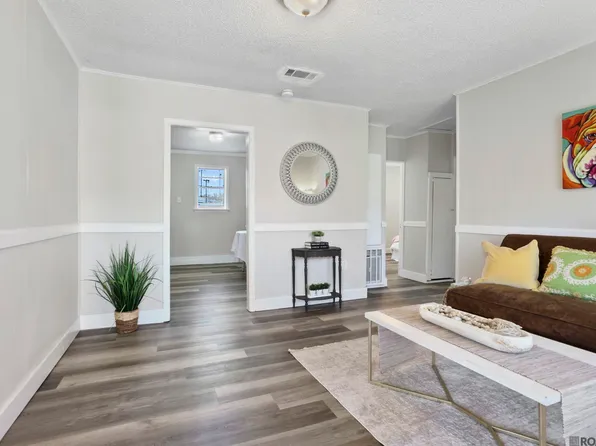 217 & 221 E McArthur St, Gonzales, LA 70737