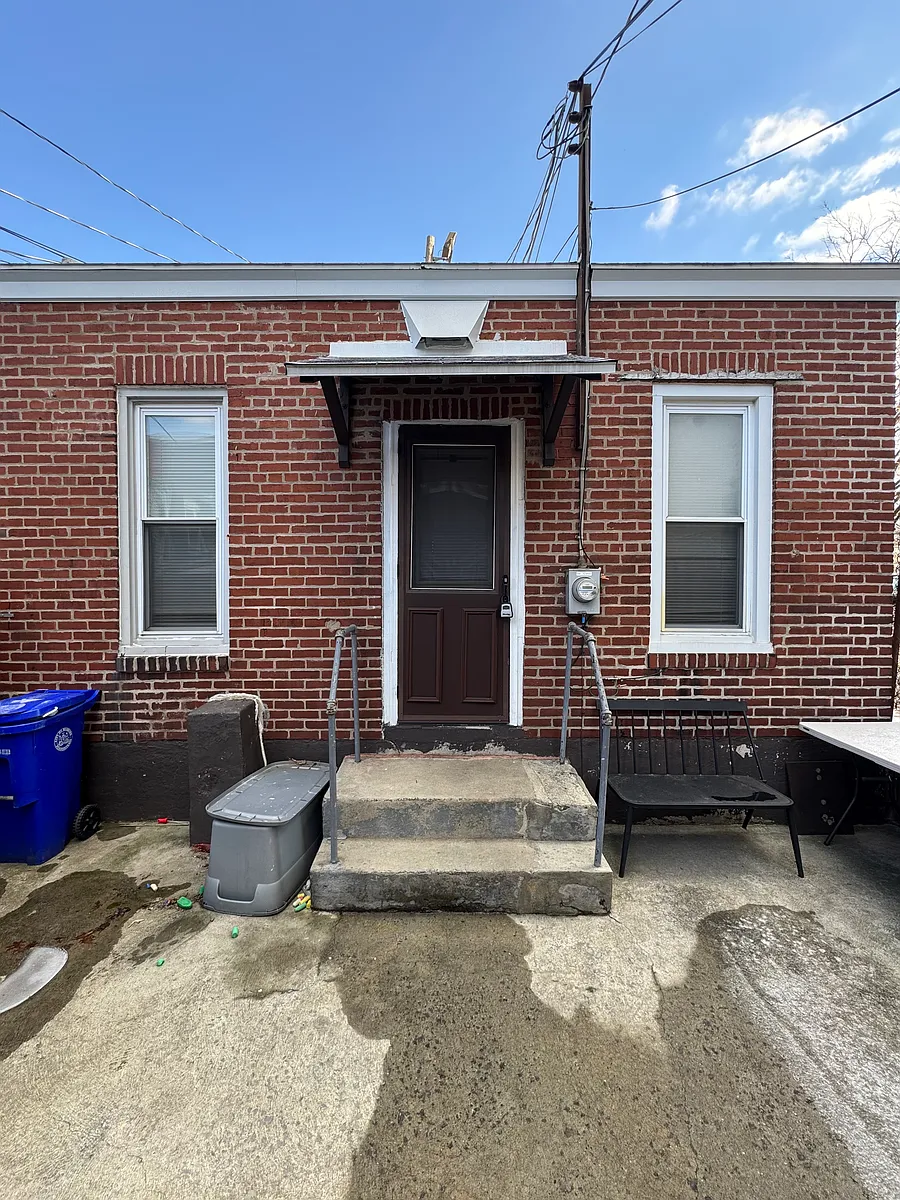 Building Photo - 523 N 10th St #3