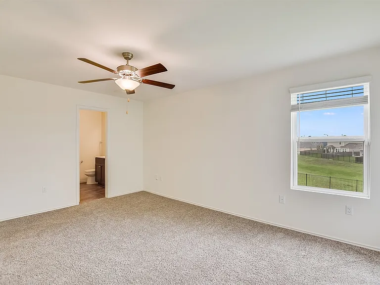 15401 Solstice Cv — Photo 12