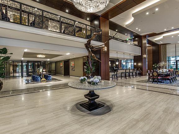 Hotel-Inspired Lobby