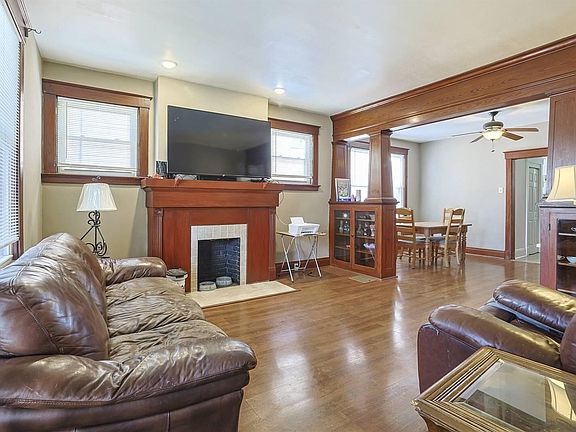 3rd image of 425 W 22nd St