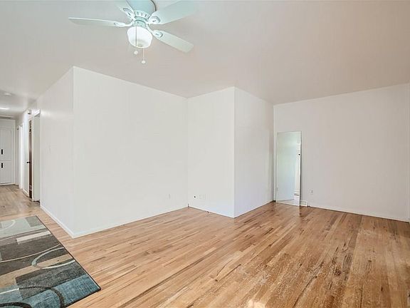 3rd image of 13 Loch Lomond Ln