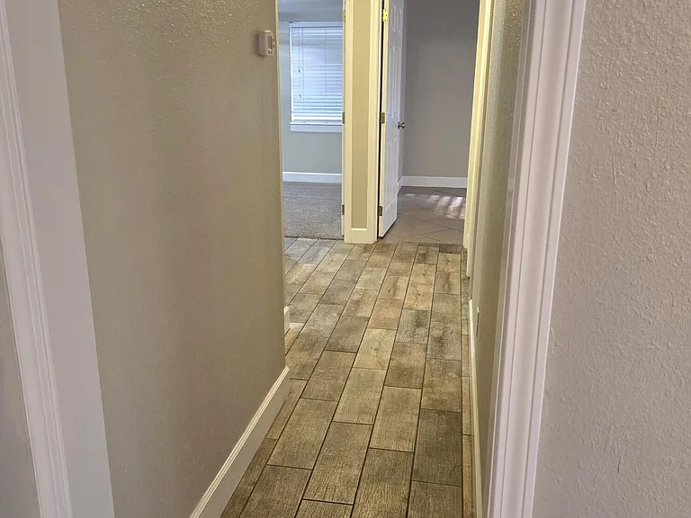 615 Luna Ct — Photo 33