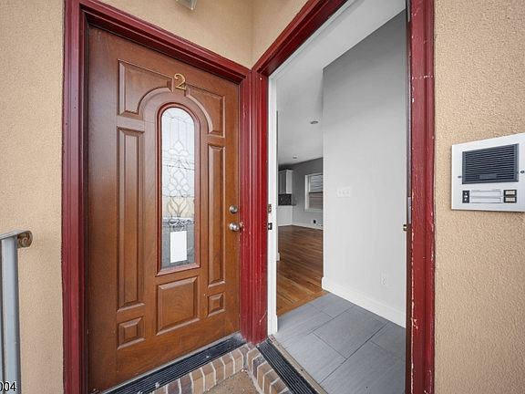 2nd image of 558 Broadway
