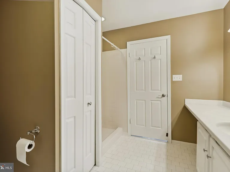 7230 Taveshire Way — Photo 14