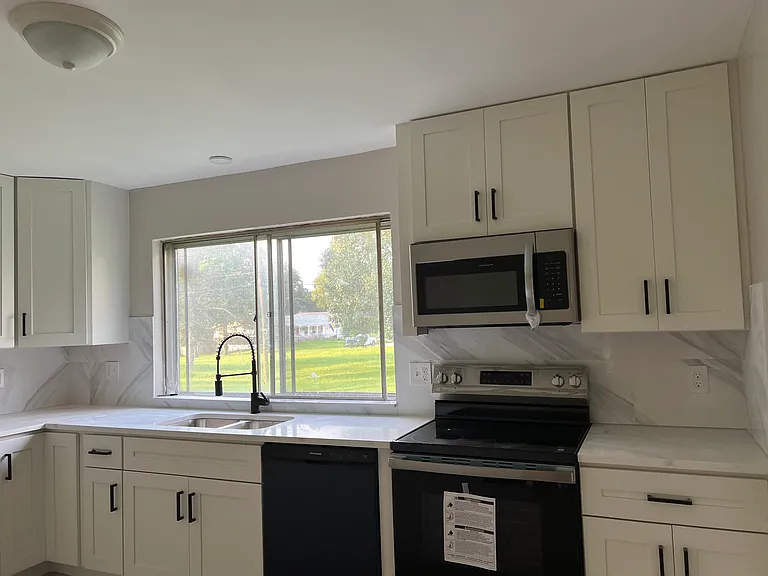 12725 Cypressway Dr — Photo 2