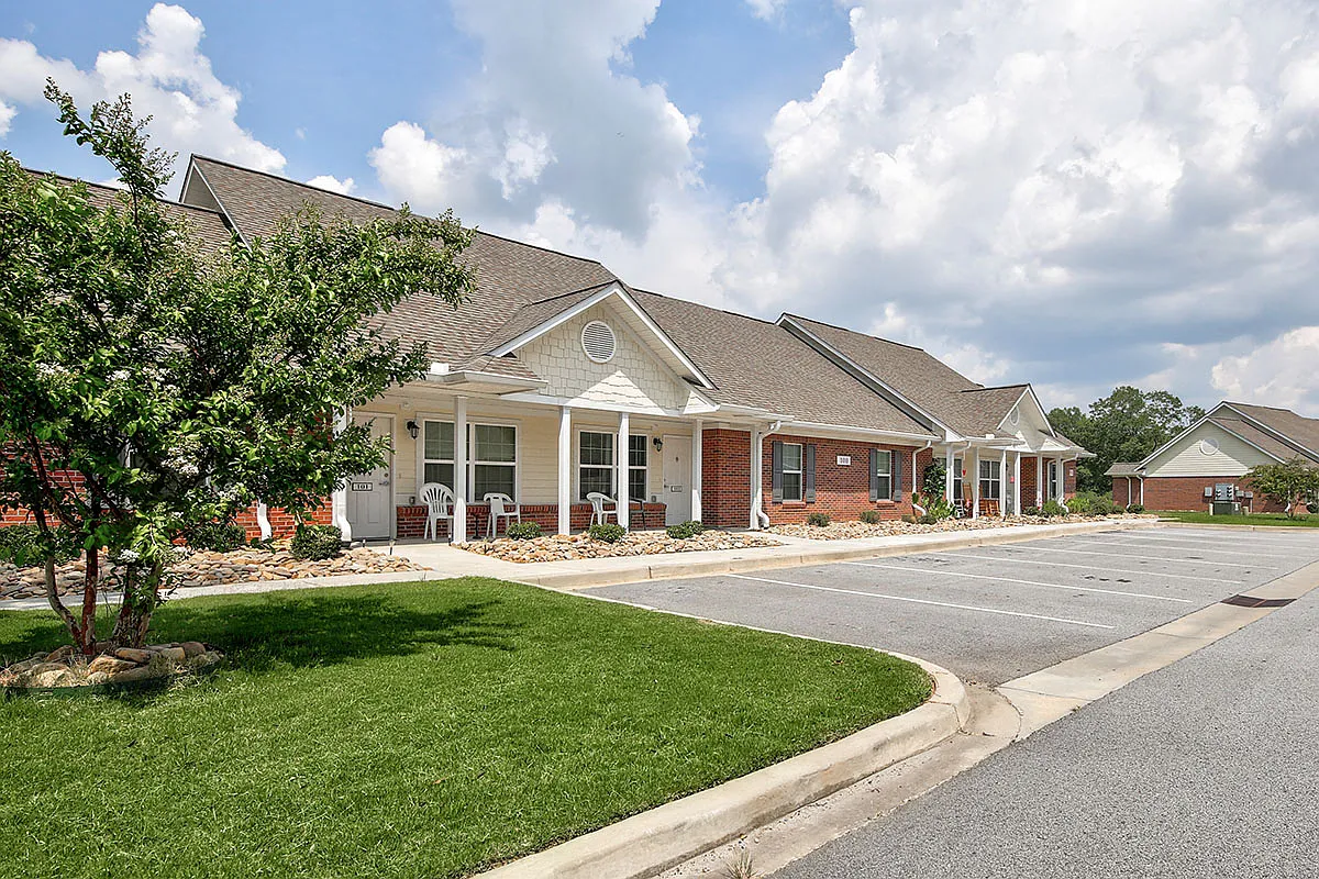 Saluda Commons — Photo 1