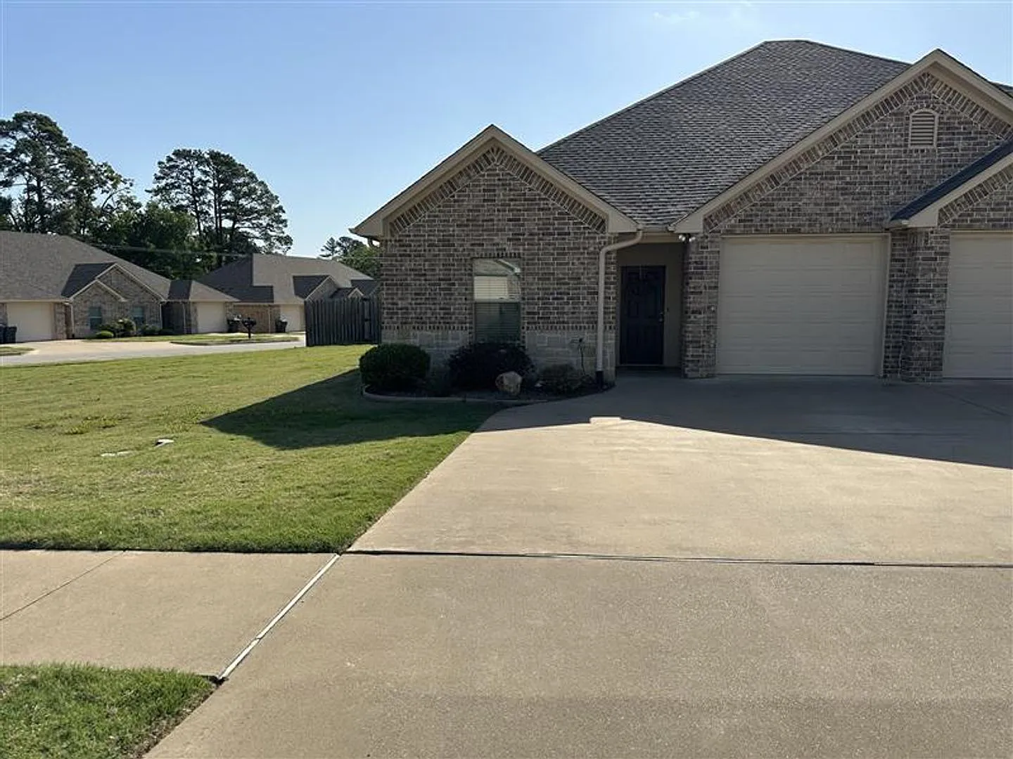 3923 Mobley Circle — Photo 1