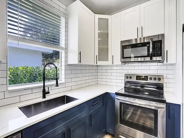 724 SW 9th St — Photo 16
