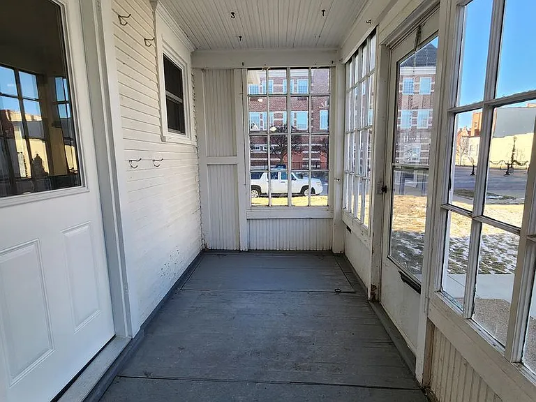 702 E 1st St — Photo 21