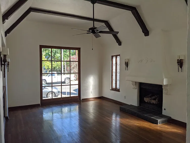 239 Orizaba Ave — Photo 4