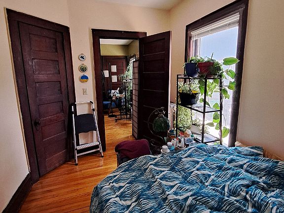4th image of 615 6th St SE #5