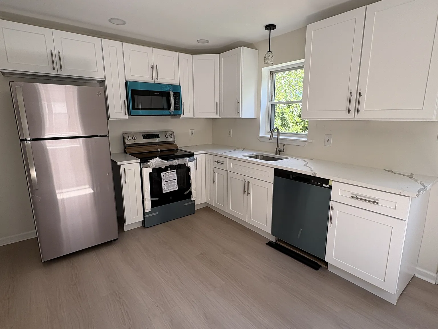 705 Powell Street - 1 — Photo 2