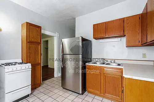 246 1/2 W 5th Ave #R Photo 1