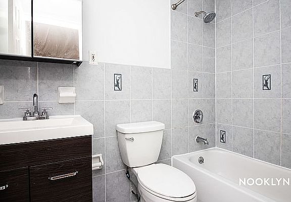 2nd image of 272 Quincy St #4