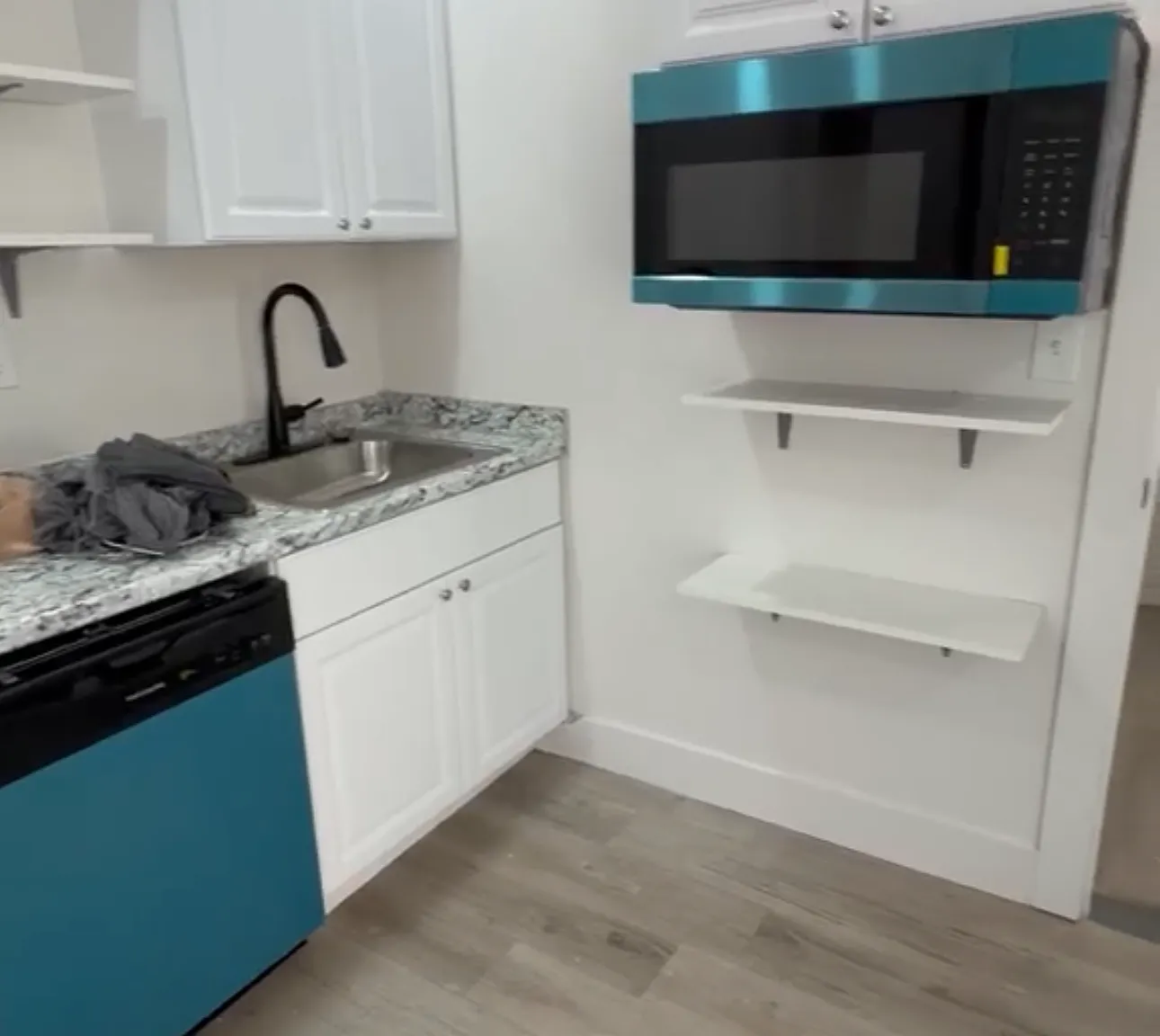 3 bed, 902 sqft, $1,600 — Photo 2