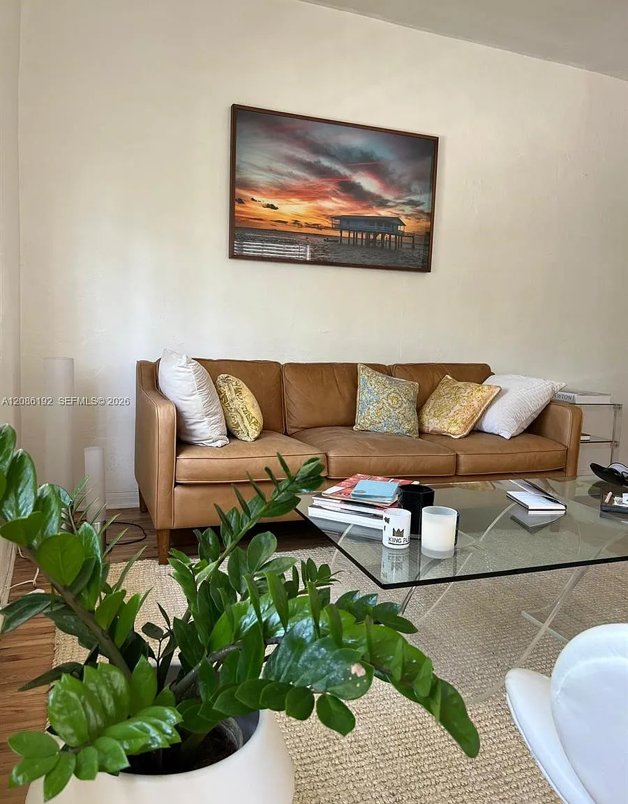 Lincoln Place Condo — Photo 2