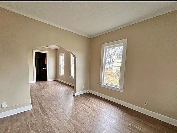 3rd image of 632 Spencer St