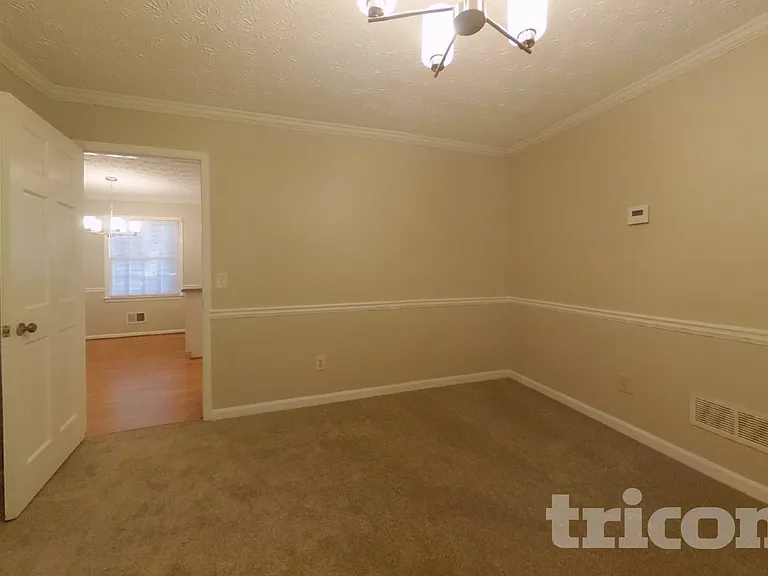 1516 Maple Ridge Dr — Photo 3
