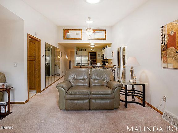 3rd image of 4695 Rockvalley Dr NE