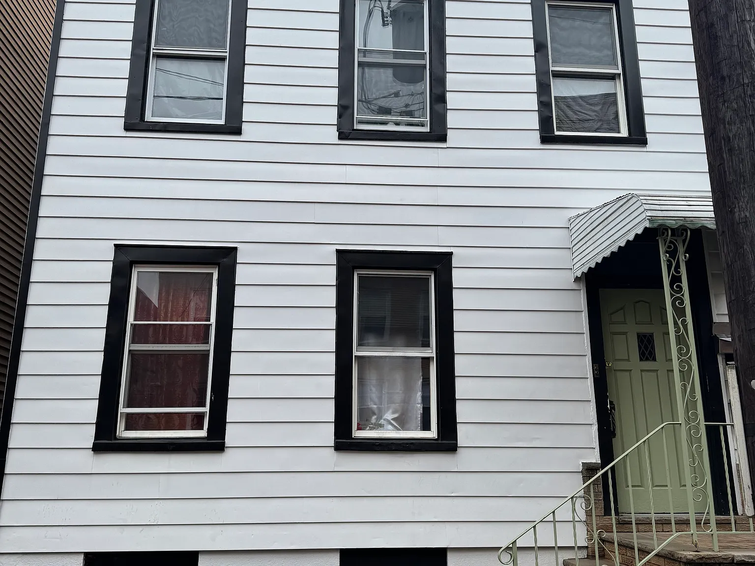 4 bed, $2,600 — Photo 1