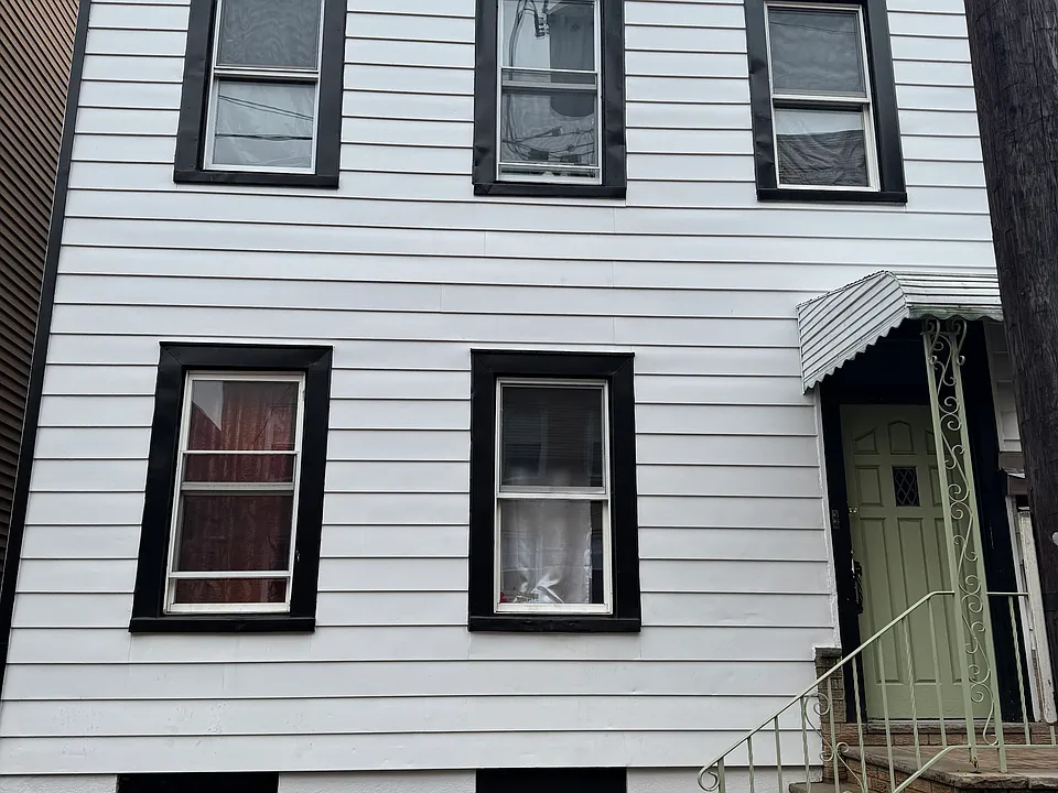 96 Nichols St #2