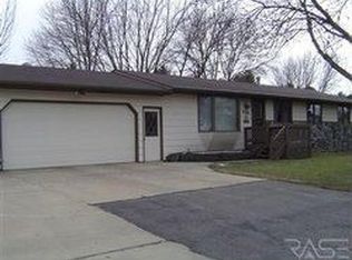 6301 W Westview Rd, Sioux Falls, SD 57107