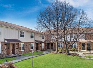 1736 Pickwick Ln #1736, Glenview, IL 60026