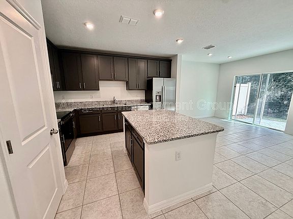 4th image of 1622 Fan Palm Dr