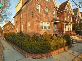 6803 Exeter St, Forest Hills, NY 11375