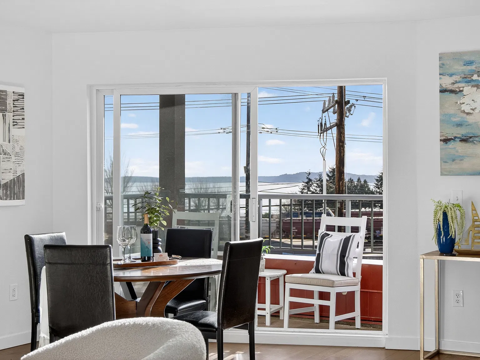 2 bed, 920 sqft, $3,000 — Photo 2