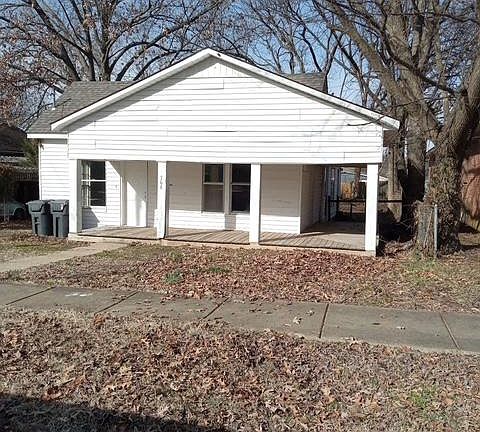 2nd image of 706 W Oak Ave