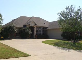 1009 Diane St, Aubrey, TX 76227