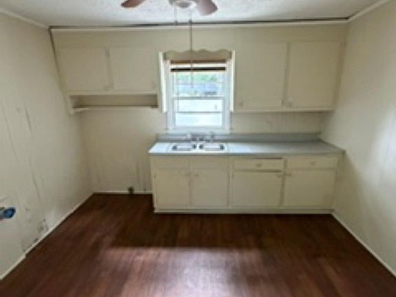 4th image of 729 W Georgia St