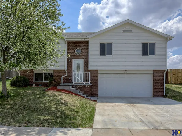 2625 NW Chambers Dr, Lincoln, NE 68524
