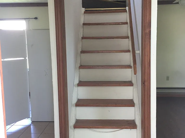 908 Highland St W — Photo 2